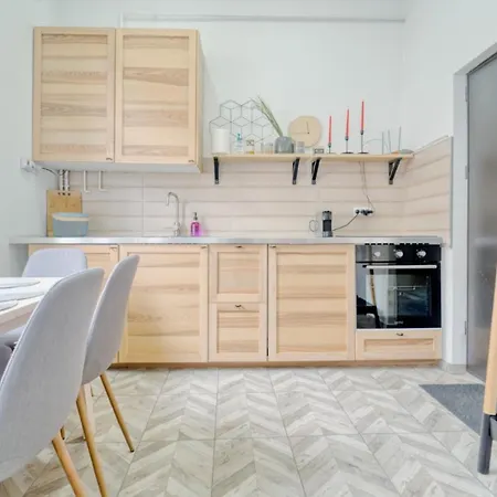 Whitestar Apartment *